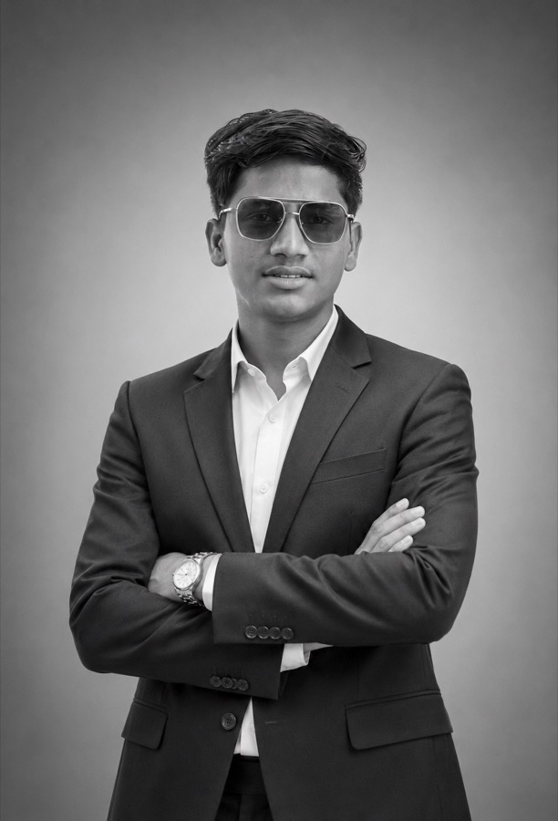 Karamat, editor